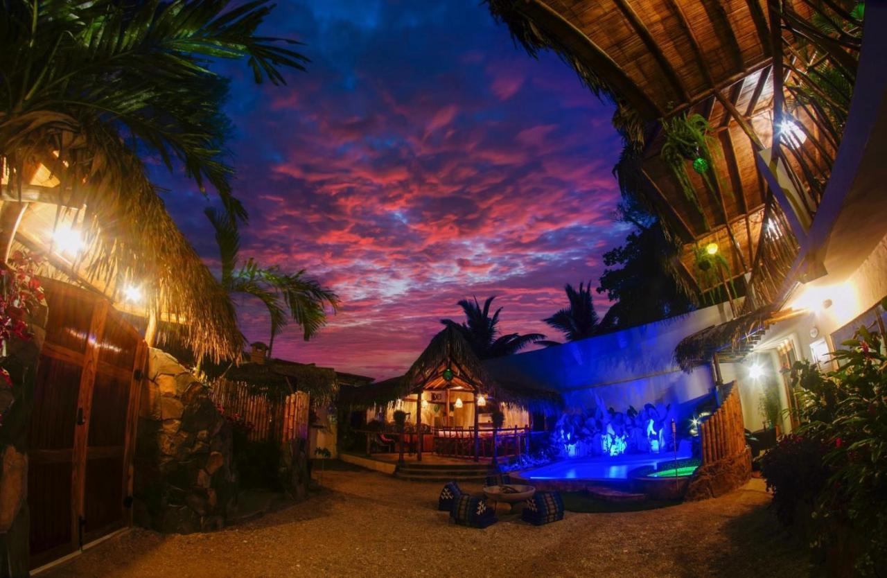 Tres Palmas Hotel Montañita Екстериор снимка