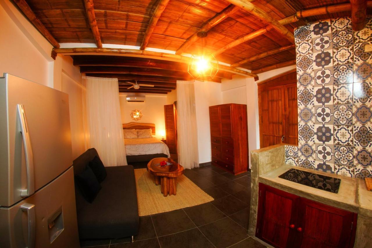 Tres Palmas Hotel Montañita Екстериор снимка